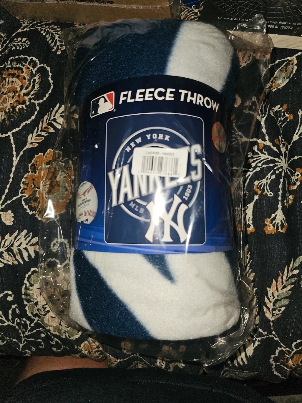MLB New York Yankees Blue and White Fleece Throw